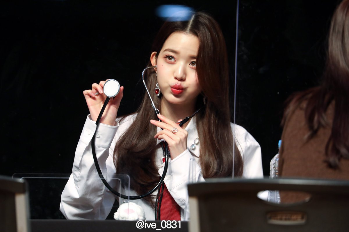 ive_0831's tweet photo. 우리 원영이 19번째 생일 축하해♥
#IVE #아이브 #WONYOUNG #원영 #장원영 
#AfterLIKE1stWin #아이브나라_원영공주_생일축하해
#OurMuseWonyoungDay https://t.co/PhdzczHHtu