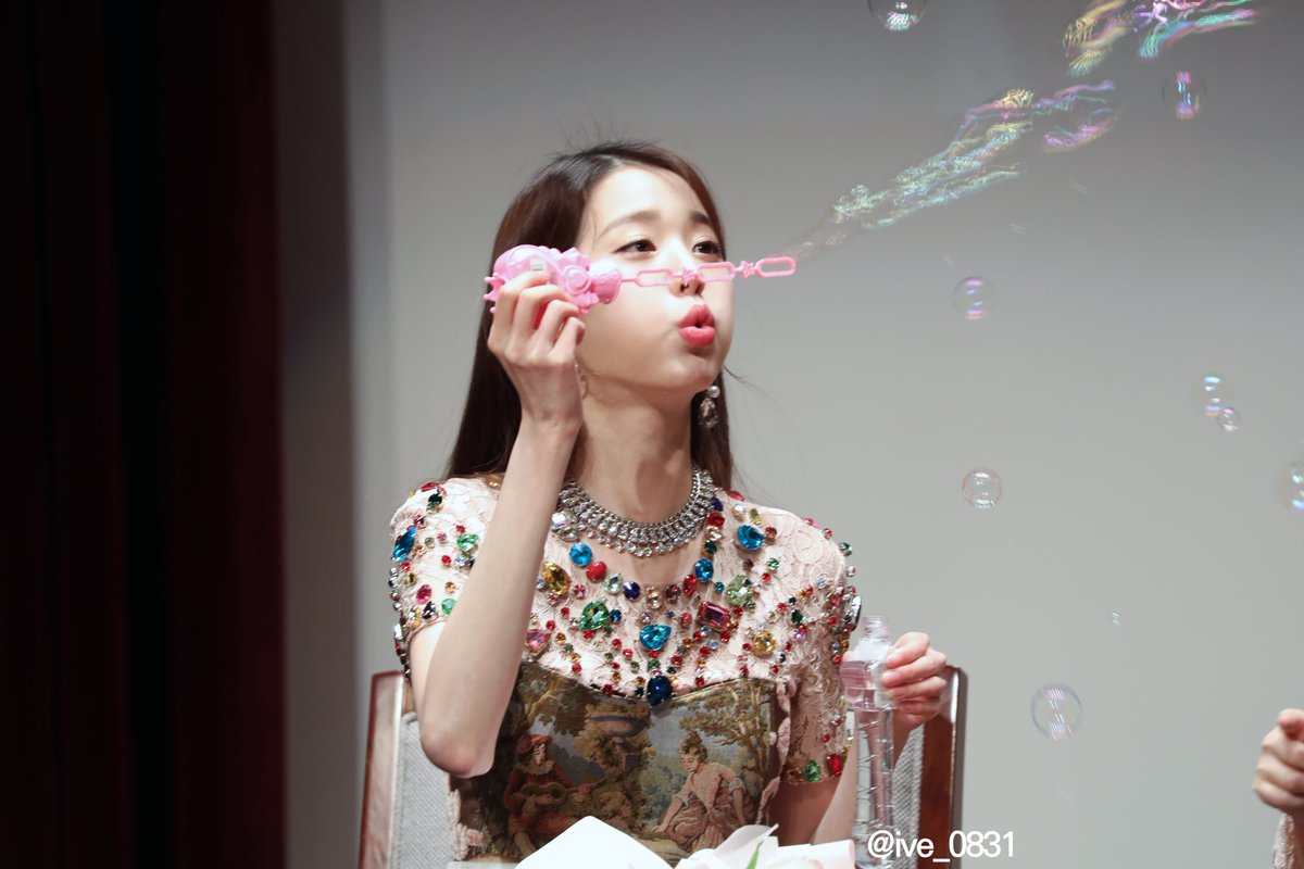 ive_0831's tweet photo. 우리 원영이 19번째 생일 축하해♥
#IVE #아이브 #WONYOUNG #원영 #장원영 
#AfterLIKE1stWin #아이브나라_원영공주_생일축하해
#OurMuseWonyoungDay https://t.co/PhdzczHHtu