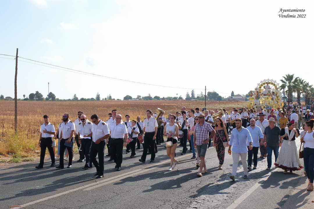 BandaMusicaSAP's tweet photo. El pasado domingo 28, acompañamos a la Corte y a los romeros hacia Monasterio del Loreto en la tradicional "Romería de San Ginés", patrón de la Viticultura 🍇
Desde aquí, dar las gracias a todas las personas que lo hacen posible y al ayuntamiento por su colaboración.
#BMSAP https://t.co/4uhOa3dmUM