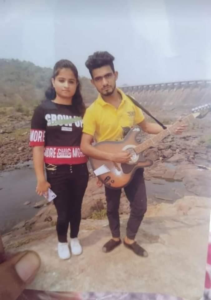 PoojaMathur01's tweet photo. मीडिया मे जिस तरह फिर से हिंदू मुस्लिम किया जा रहा है ये कतई सही नही है.अंकिता के क़ातिल को सख्त सजा हो। 
 
वैसे फोटो मे अंकिता सिंह और शाहरूख एक साथ नजर आ रहें हैं 🤔

कही देश को गुमराह कर हिंदु मुस्लमान विवाद कराने की कोशिश तो नही है की जा रही मीडिया द्वारा
#JusticeForAnkita https://t.co/IgXSOrI1Ml