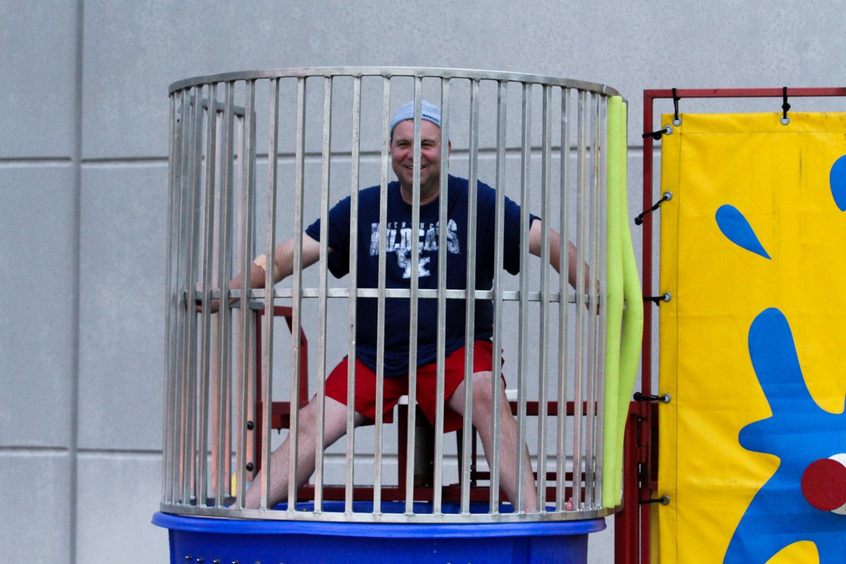 KYEagleInc's tweet photo. We had a great time this past Sunday celebrating all of our amazing employees at the Kentucky Eagle Carnival!🎪🎟

#kentuckyeagle #kentuckyeaglecarnival #carnival #games #rides #dunkbooth https://t.co/rI1hLvynft