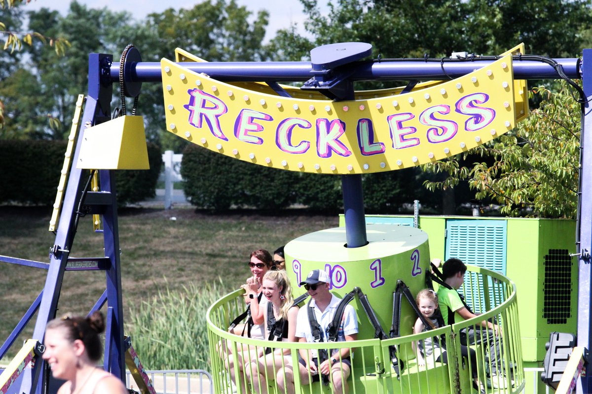 KYEagleInc's tweet photo. We had a great time this past Sunday celebrating all of our amazing employees at the Kentucky Eagle Carnival!🎪🎟

#kentuckyeagle #kentuckyeaglecarnival #carnival #games #rides #dunkbooth https://t.co/rI1hLvynft