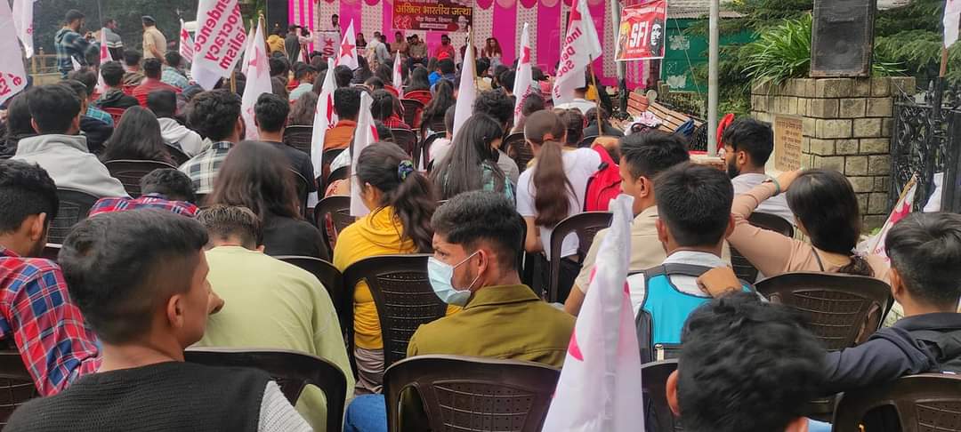 MayukhDuke's tweet photo. Save Education. Save Constitution. Save India.

On the basis of these slogans, the Northern Chapter of SFI all India jatha is now Criss crossing Himachal Pradesh. 

Pictures from Solan, Shimla and Joginder Nagar.. https://t.co/SpycqVWkXR