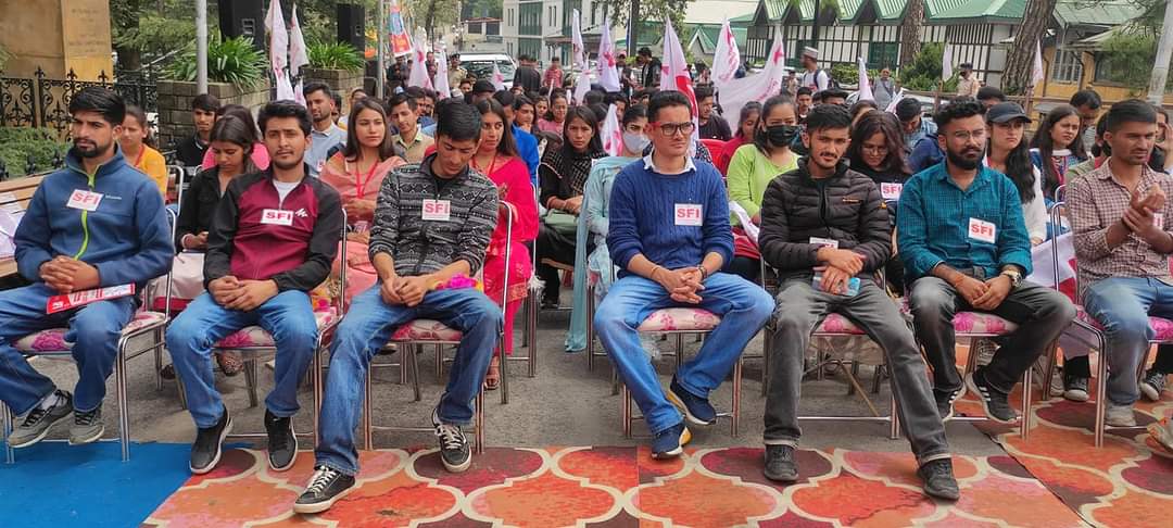 MayukhDuke's tweet photo. Save Education. Save Constitution. Save India.

On the basis of these slogans, the Northern Chapter of SFI all India jatha is now Criss crossing Himachal Pradesh. 

Pictures from Solan, Shimla and Joginder Nagar.. https://t.co/SpycqVWkXR