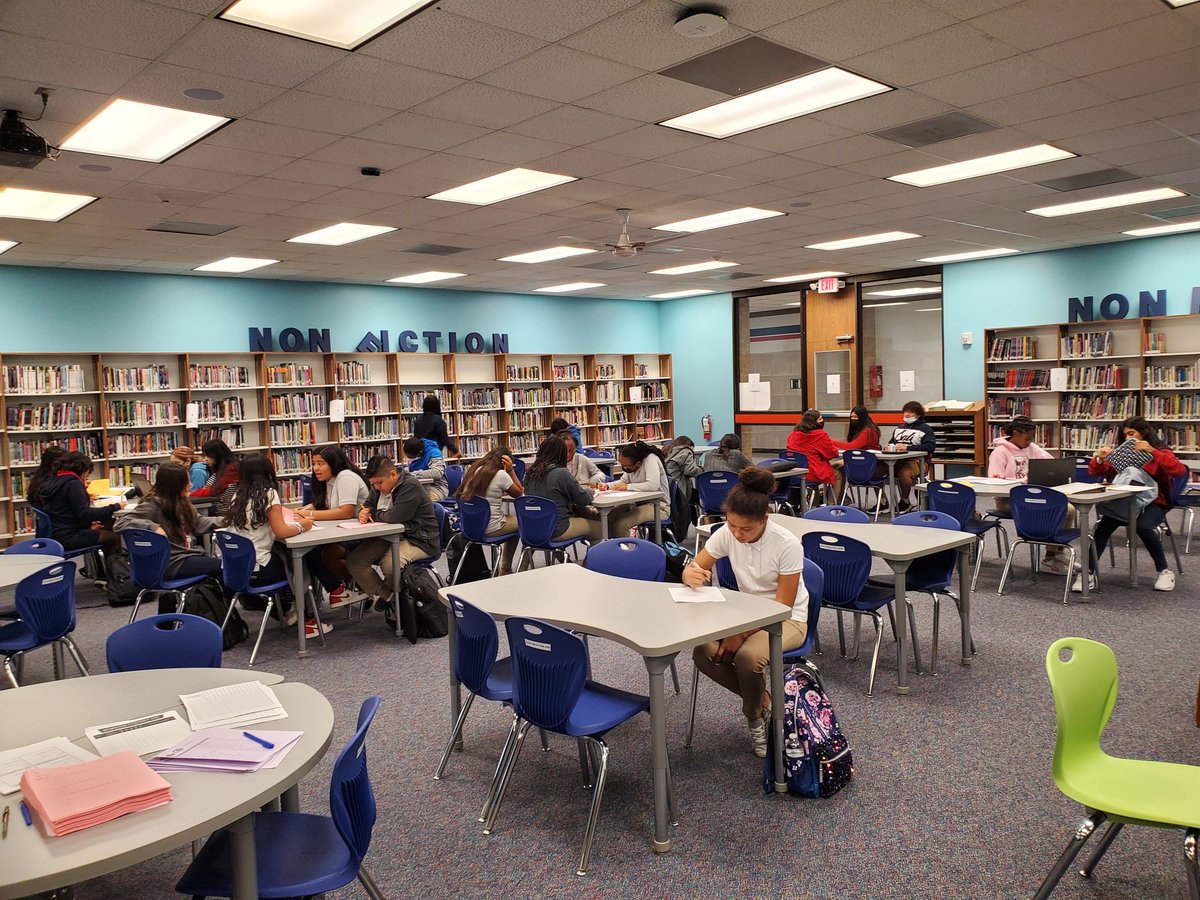 PrincipalDuncan's tweet photo. Morning tutorials with Dr. Lacy was packed today!!! #OlleImpact #AGame https://t.co/0tJQ9QUytj