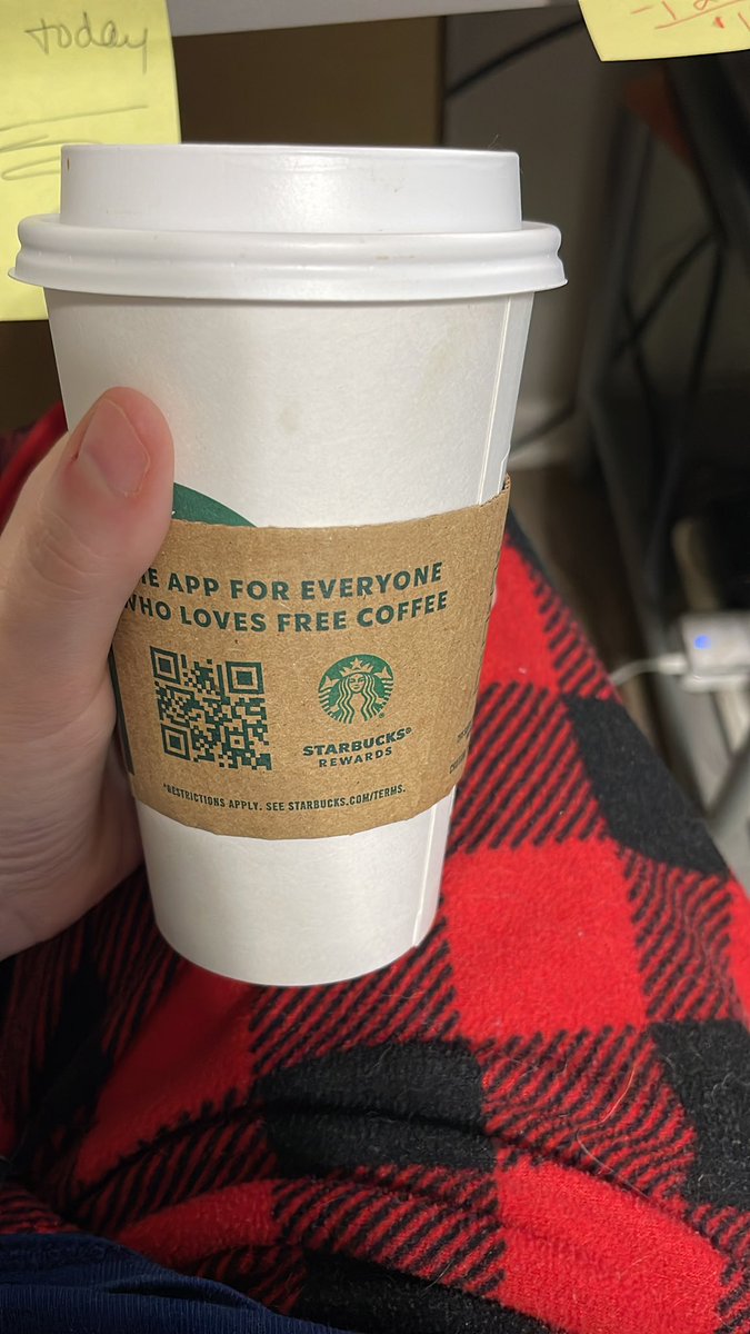 Lumi_Pie's tweet photo. First apple crisp macchiato bought in our town today. Heck yeah. #firstdayoffalldrinks #applecrispmacchiato https://t.co/F6YmXo0was