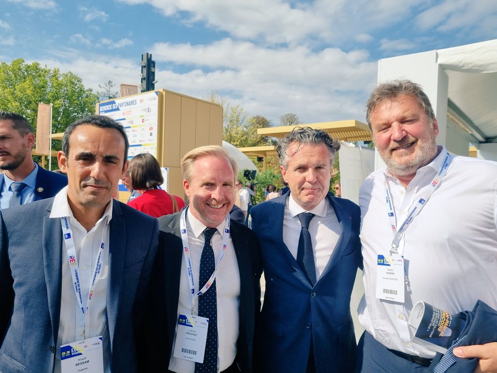 Très heureux d'accueillir @ChristopheBechu @Territoire_Gouv à #LaREF2022 avec @vignon_xavier @Sogetrel_Off . @InfraNum @CSFNumeriques @Medef92