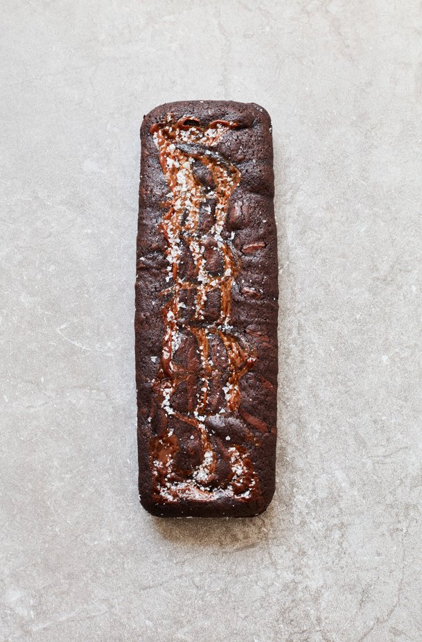 tbf_bread's tweet photo. Rich, dark, and soft gluten free brownie filled with soft and sweet caramel. Topped with flakes of Cornish Sea salt. 

#caramelbrownie #glutenfree #glutenfreebrownie #cakes #thebreadfactory https://t.co/x6pAKxU85V