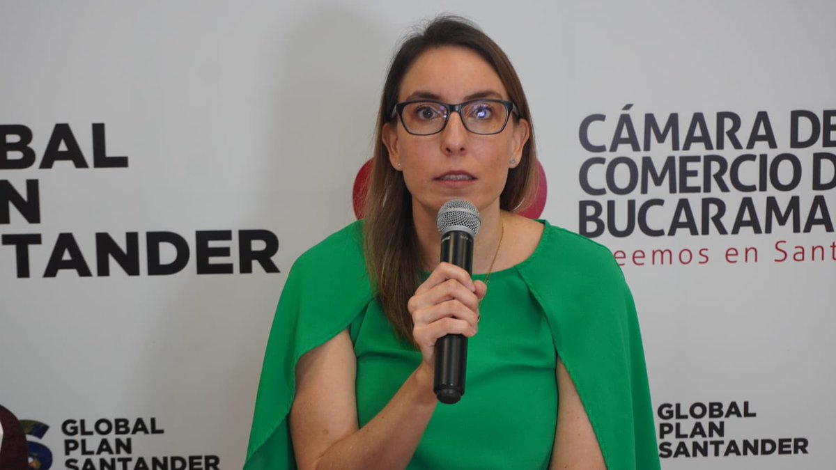 CCBucaramanga's tweet photo. “El gran jalonador de nuestras exportaciones es el agro, sector importante para poder duplicar las ventas en el exterior. Los demás bienes, como los tecnológicos, también vienen creciendo y seguimos trabajando para potenciarlos”, @charrychia, directora regional de @PROCOLOMBIACO. https://t.co/rkcC3t7CwV