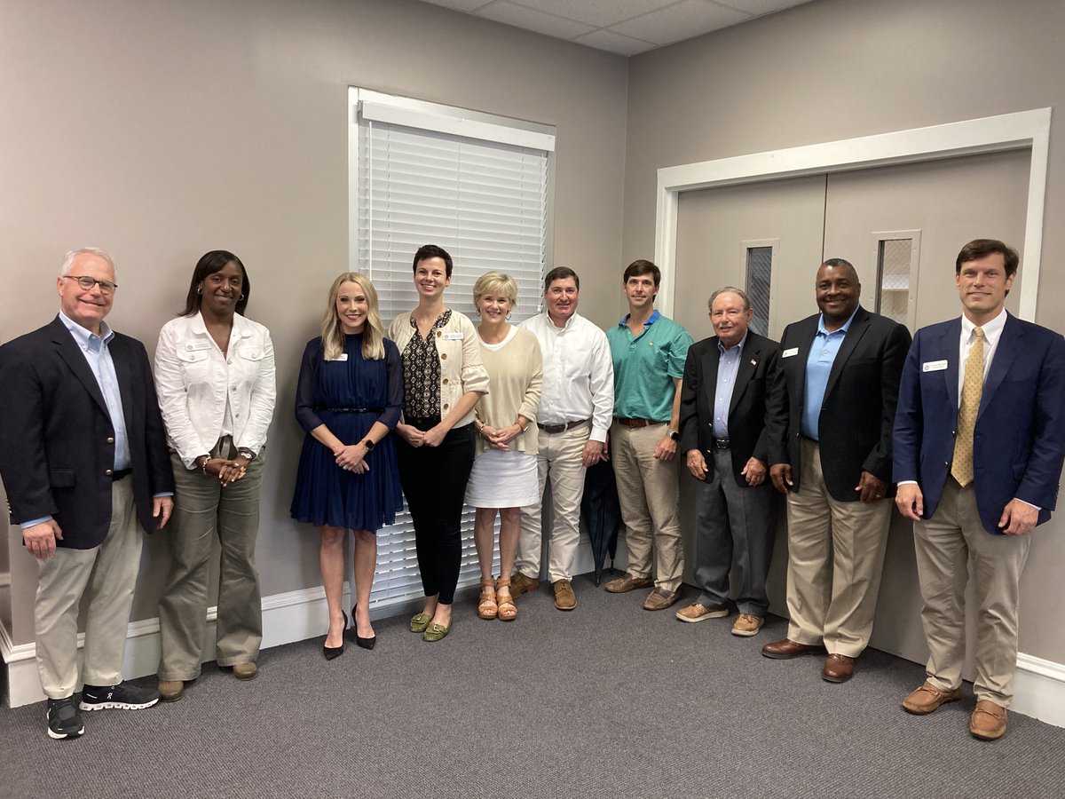 WilliamRMottPhD's tweet photo. I spent a wonderful day with the board and head of school at St. James School in Montgomery, AL. It’s always an honor to be with a group that works to be a best practices board of trustees and fully embraces board education. Glad to be with them again. https://t.co/ZGz6rk8uFy