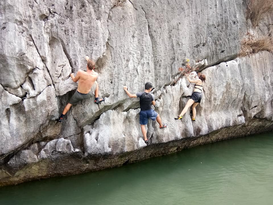 dongduecostay's tweet photo. Outdoor adventure in Lan Ha bay https://t.co/pbHaRDY3Oj