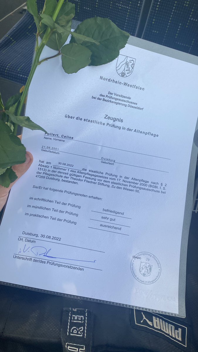 Xxelli_'s tweet photo. @IdolisingNova i did it. I am now officially a certified geriatric nurse😍😍😍😍😍 https://t.co/sbWpHj7VQC