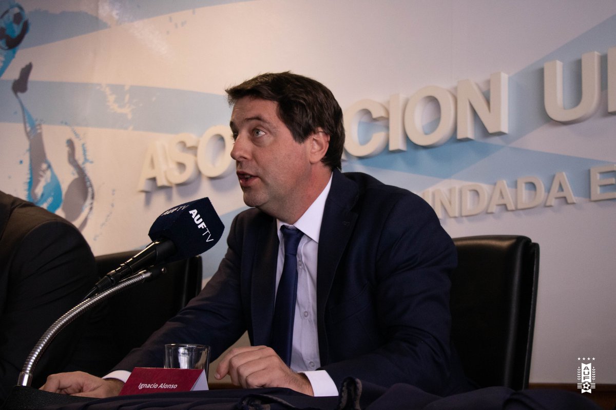 AUFOficial's tweet photo. 🐑 La AUF y el @MGAPUruguay llevaron adelante la presentación del proyecto de los trajes que usará la delegación de @Uruguay en #Qatar2022.

Las prendas realizarán con las mejores telas hechas con lana de producción nacional que se darán a conocer al mundo en el gran evento. https://t.co/8U4r5cXjGN