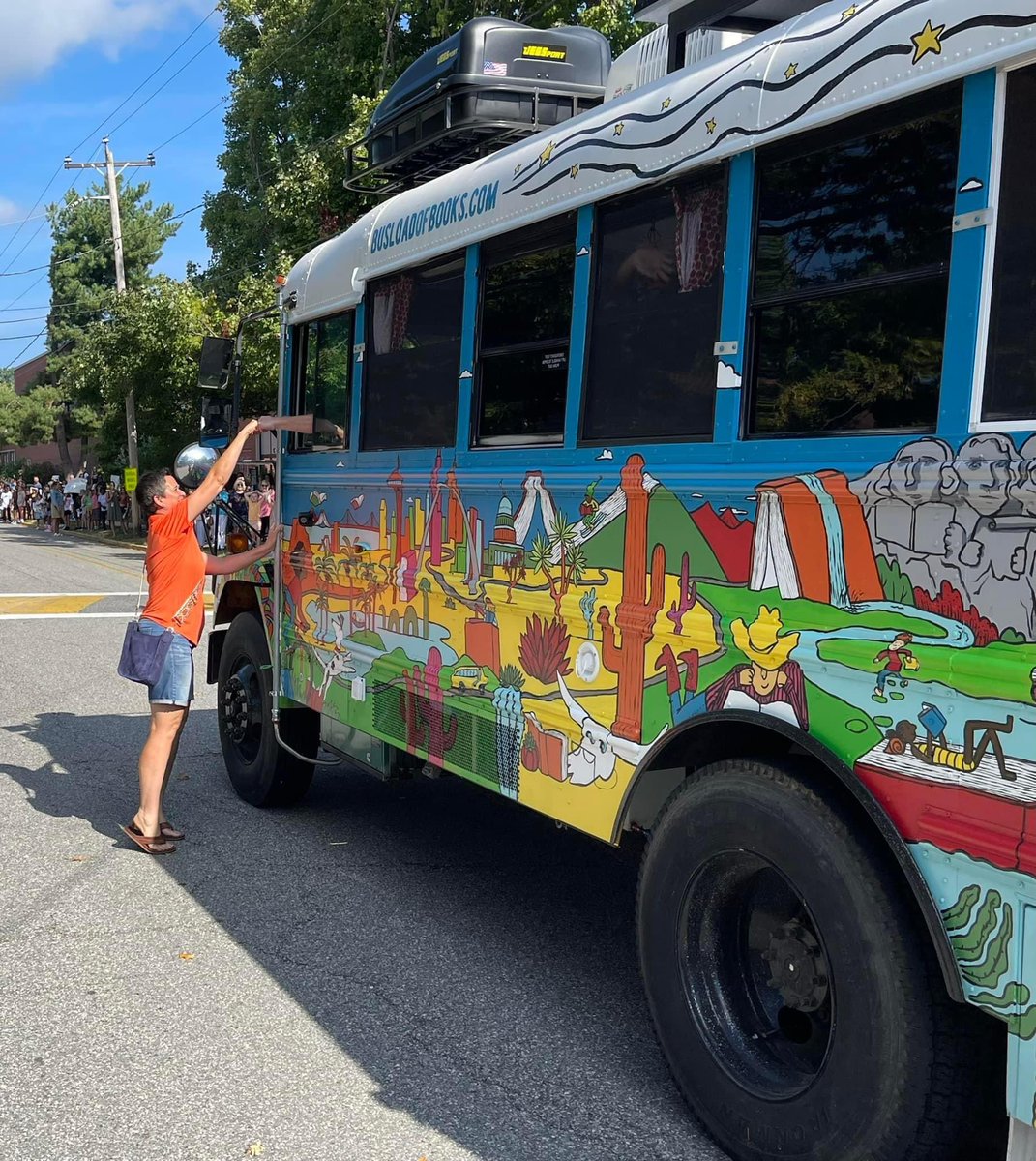 heathermizeur's tweet photo. Chestertown is beaming with pride as we sent off the Behr-Swanson family on their year-long #busloadofbooks Tour, where they will be delivering more than 25000 books to encourage youth literacy.
The entire HH Garnet Elementary School came out to send them off. We are so excited! https://t.co/L5QUyIoWS7