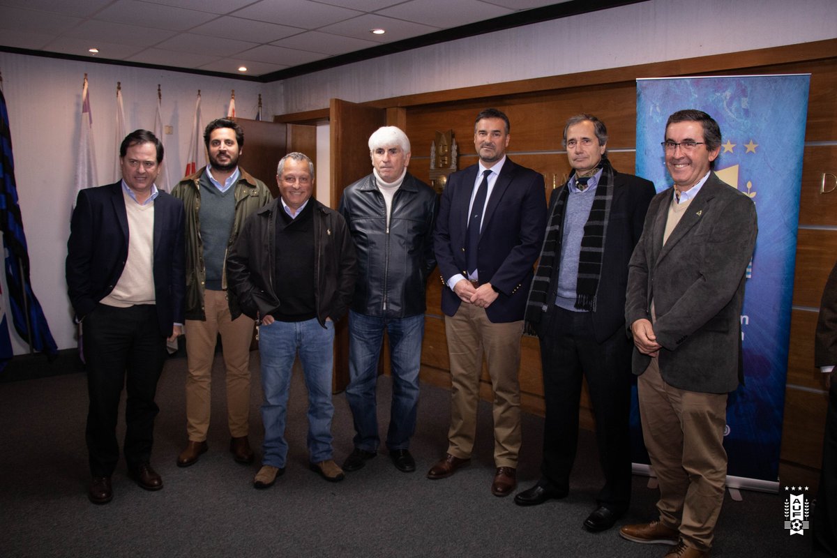 AUFOficial's tweet photo. 🐑 La AUF y el @MGAPUruguay llevaron adelante la presentación del proyecto de los trajes que usará la delegación de @Uruguay en #Qatar2022.

Las prendas realizarán con las mejores telas hechas con lana de producción nacional que se darán a conocer al mundo en el gran evento. https://t.co/8U4r5cXjGN