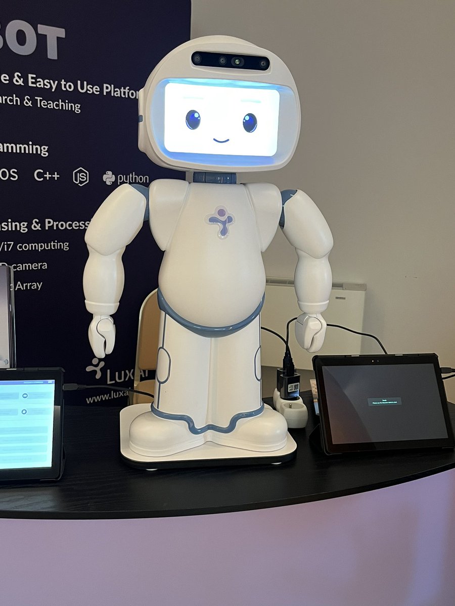 CristinaGetson's tweet image. Checking out the robots 🤖 @ieeeroman2022 
@furhatrobotics @PALRobotics @LuxAI_SA #navelrobotics
#robotics #roman2022 #research #conference