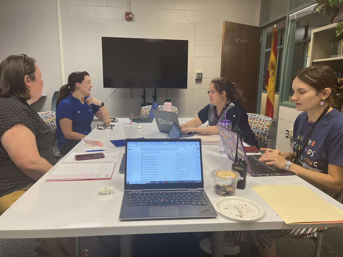 shandua_ellis's tweet photo. Highly engaging ELA and Science PLCs today as teams establish norms and discuss upcoming learning standards, objectives, and targets! #PLC+ #collaboration #keepingkidsfirst #connected @eastcarymiddle https://t.co/gNRPH0ol7Y