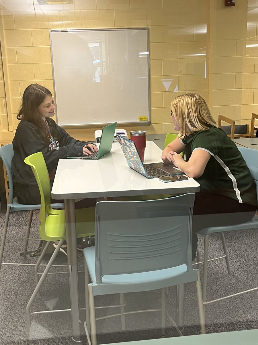 shandua_ellis's tweet photo. Highly engaging ELA and Science PLCs today as teams establish norms and discuss upcoming learning standards, objectives, and targets! #PLC+ #collaboration #keepingkidsfirst #connected @eastcarymiddle https://t.co/gNRPH0ol7Y
