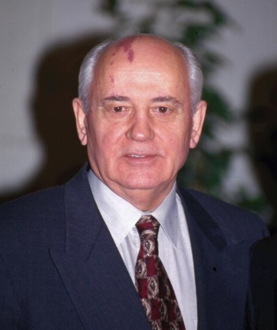 È morto Mikhail #Gorbaciov ultimo presidente dall'Unione Sovietica. Protagonista della scena mondiale, alla fine degli anni '80, fu determinante nella fine della guerra fredda e nella caduta del muro di Berlino.