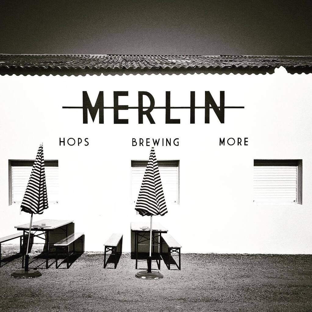 Marqueee's tweet photo. Three years ago I stumbled upon some of their cans, which made me instantly kinda fan boy. Today I stumbled into the @merlin_hops_brewing_more taproom, welcomed by a Nick Drake song. Think I‘m in love now… #brasseriemerlin #brasseriebretonne #frenchc… https://t.co/Y2xRsfthoU https://t.co/xA0usaXBh8