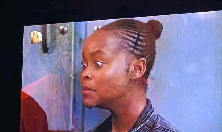 Raisibe_P's tweet photo. @_Sebarbie Ska buwa yalo ba tlao hlasela😭 https://t.co/Mk5vfLmH4N