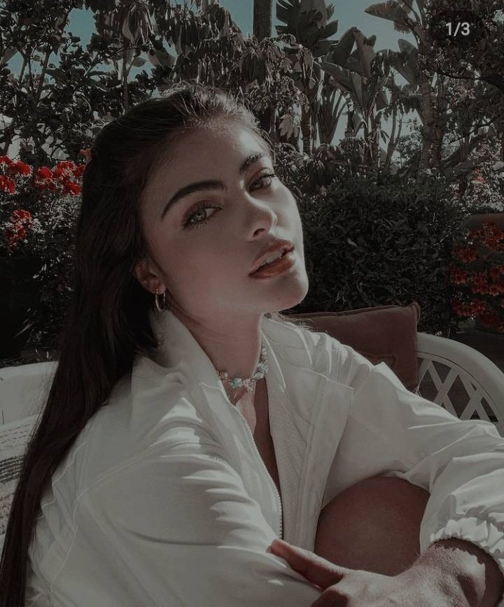 ㅤ

          ༄   𝗲𝗻 𝗯𝘂́𝘀𝗾𝘂𝗲𝗱𝗮 𝘆 𝗰𝗮𝗽𝘁𝘂𝗿𝗮. ₎ 
ㅤ⟬  #⃞ 𝐀𝐅𝐑𝐎𝐃𝐈𝐓𝐀 𝐌𝐀𝐕𝐑𝐈𝐃𝐈𝐒 ⟭

                        𖨂  hermana de adonis.
                        𖨂  21 años.
                        𖨂 + info en el thread.