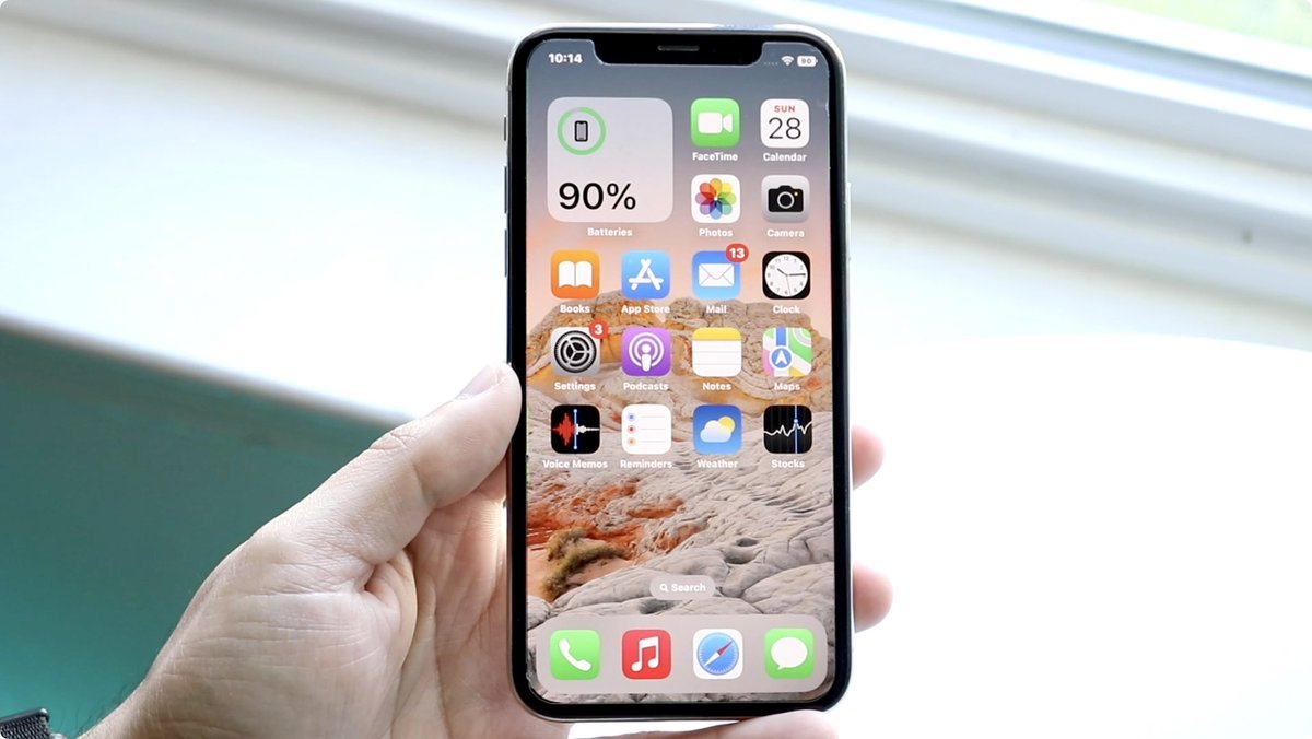 It's crazy how the iPhone X still looks this beautiful 5 years later!