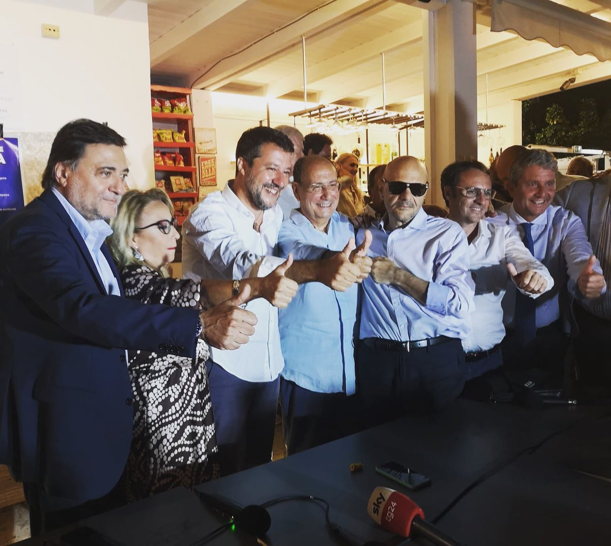RenatoSchifani's tweet photo. Con @matteosalvinimi e i candidati della @LegaSalvini questa sera a #Palermo

#Sicilia #miglioriamolainsieme #Schifanipresidente https://t.co/hXhd98Yyih