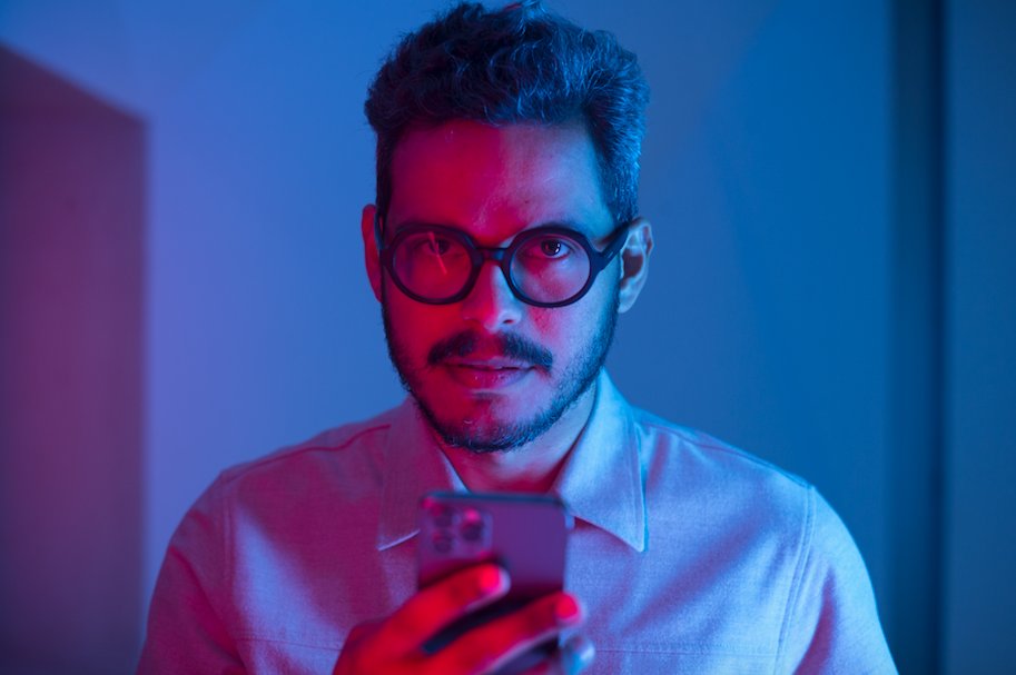 papelpop's tweet photo. ENTREVISTA COM @wandson!
O creator e ator brasileiro está arrasando na série portuguesa #iMLOVE, da @rtppt.
Venha conhecer mais sobre o personagem Leandro e sua caminhada artística 👇🏻
https://t.co/aW3bpjI4sX https://t.co/TsAtI9JXK6