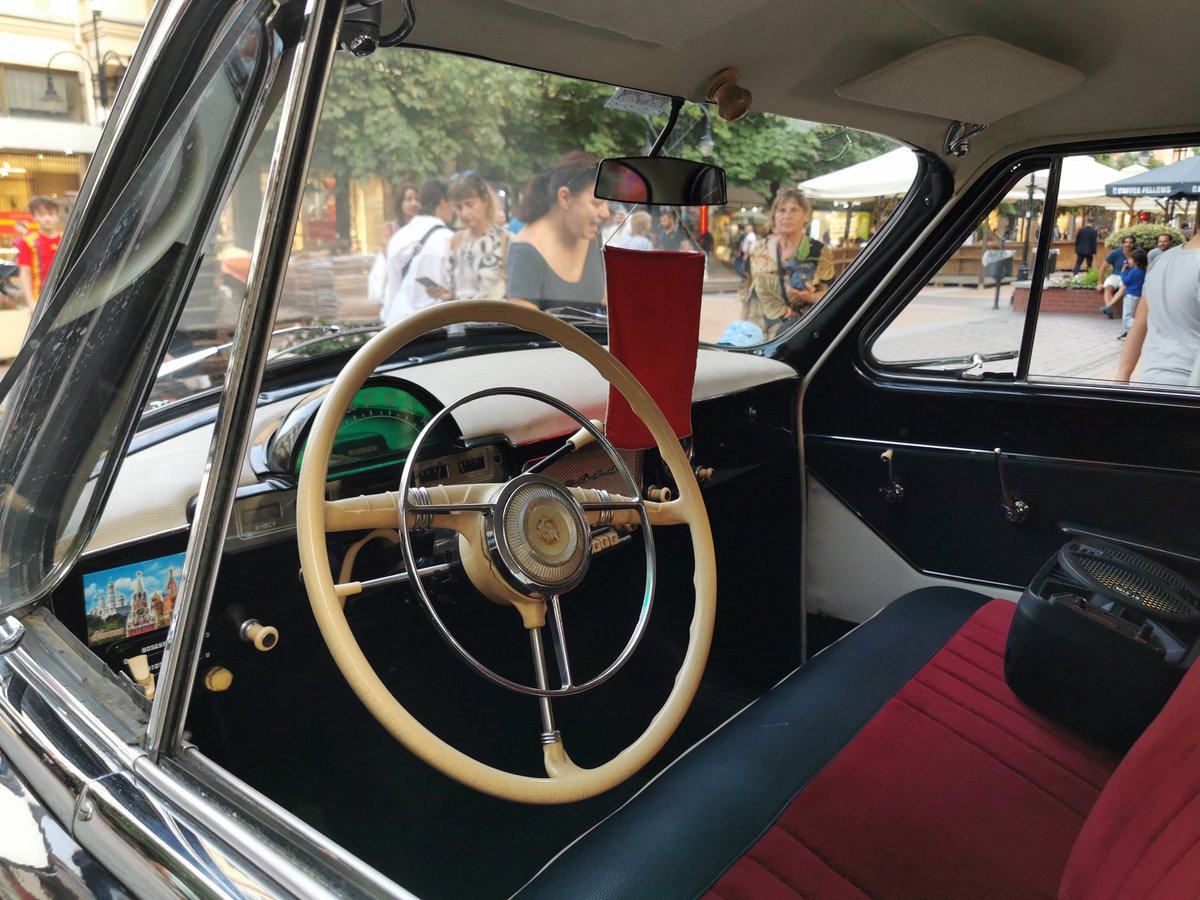 KAROLEVA4's tweet photo. On my way...in
#Sofia
#Volga
#Вопга
#GAZVolga
#carlovers
#retrocar
#vintagecars
#Sovietcar
#Travel
#travelphotography
#Travellovers https://t.co/H5iH4mKbwO