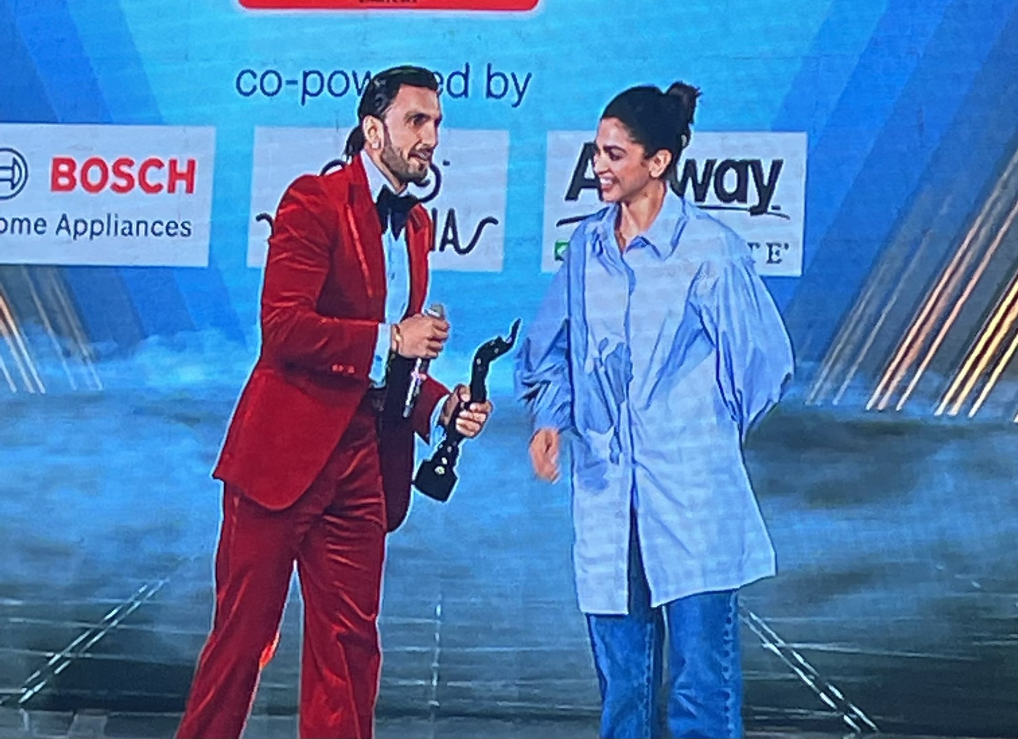 filmfare-on-twitter-ranveersingh-shares-the-stage-at-the-67th