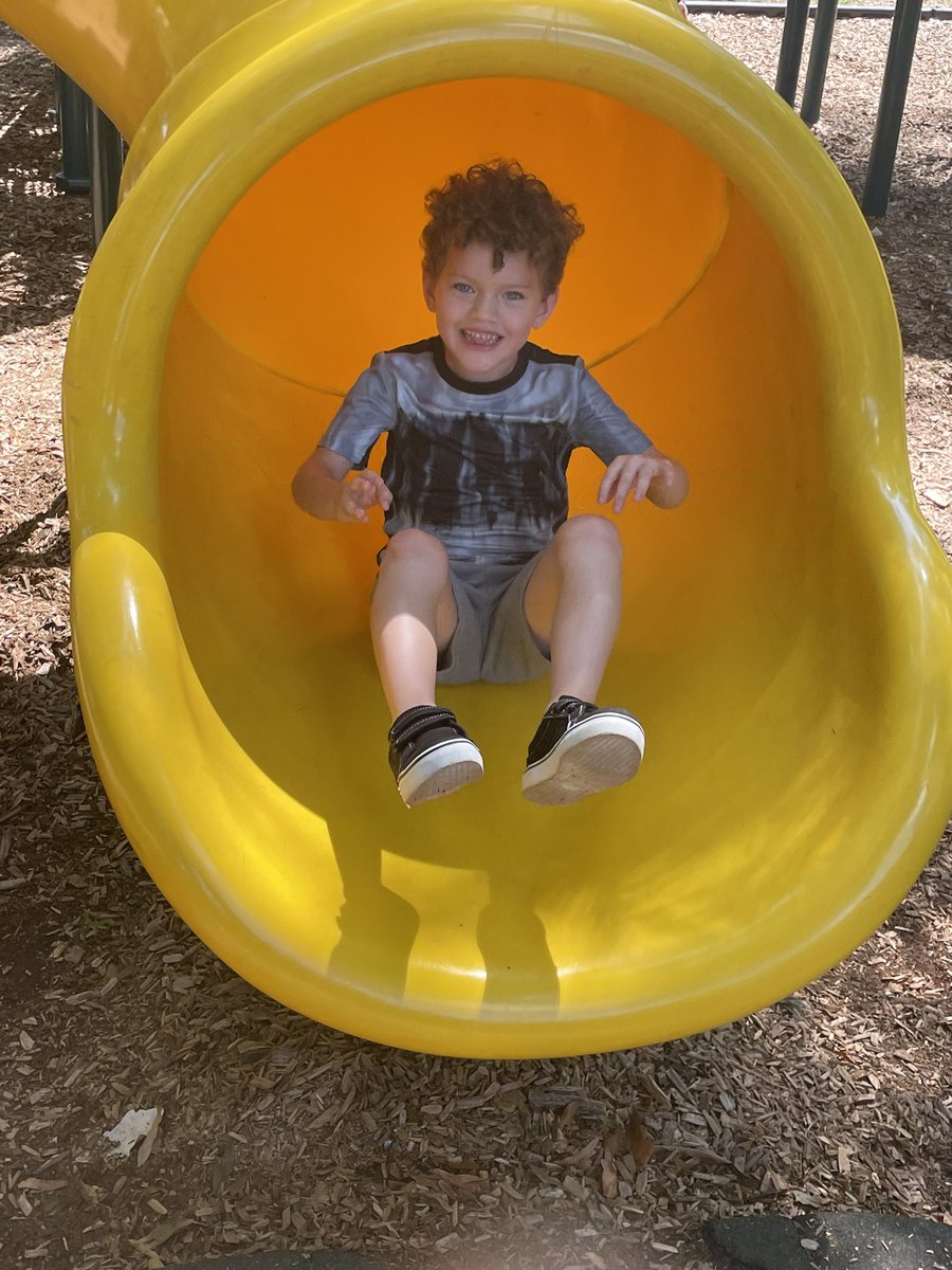 cse51ig's tweet photo. Some action shots from recess today. How cool are these kids? #Kindergarten #wmes #ourpackisontrack https://t.co/Zxrp9edl15