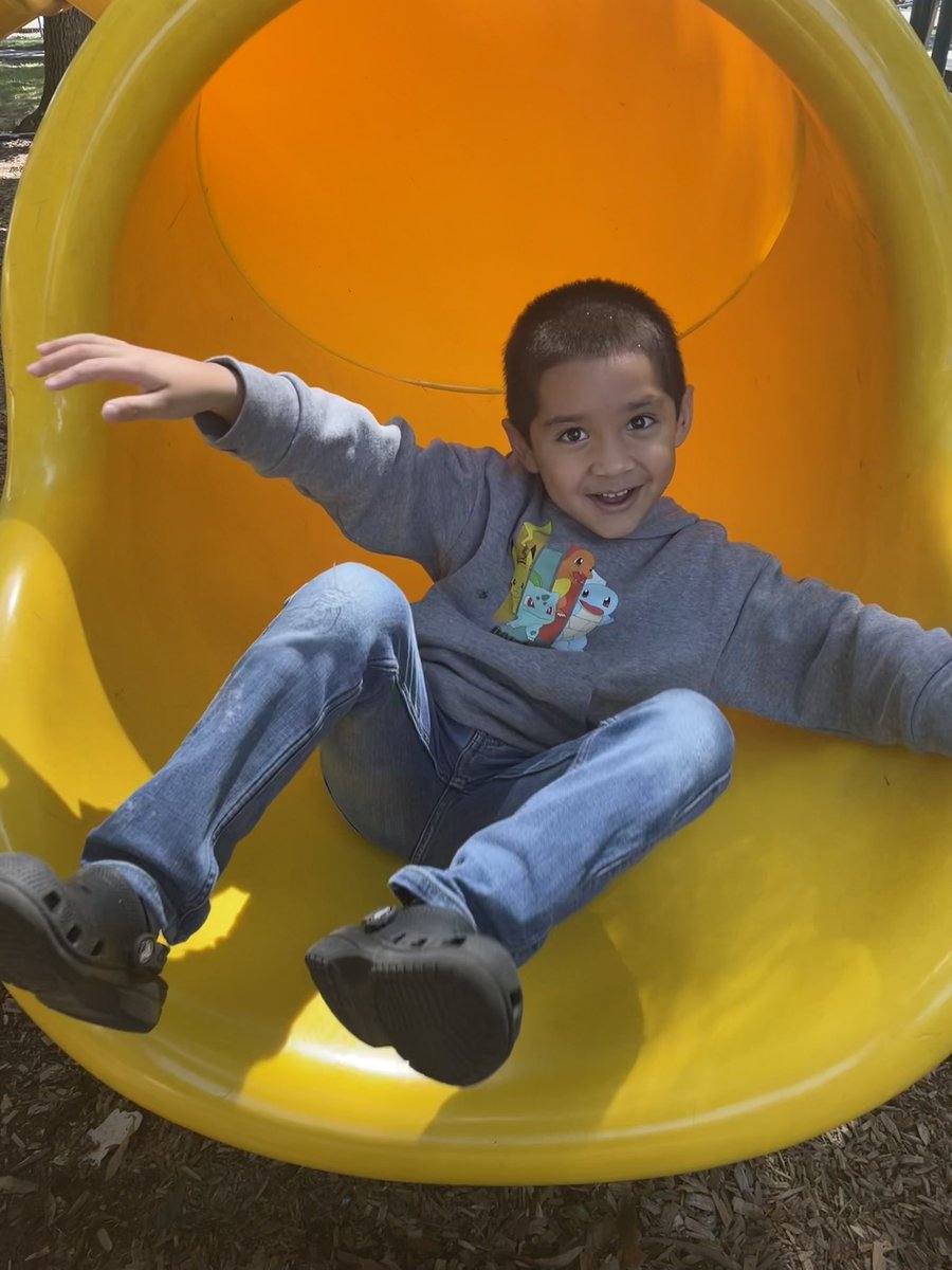 cse51ig's tweet photo. Some action shots from recess today. How cool are these kids? #Kindergarten #wmes #ourpackisontrack https://t.co/Zxrp9edl15
