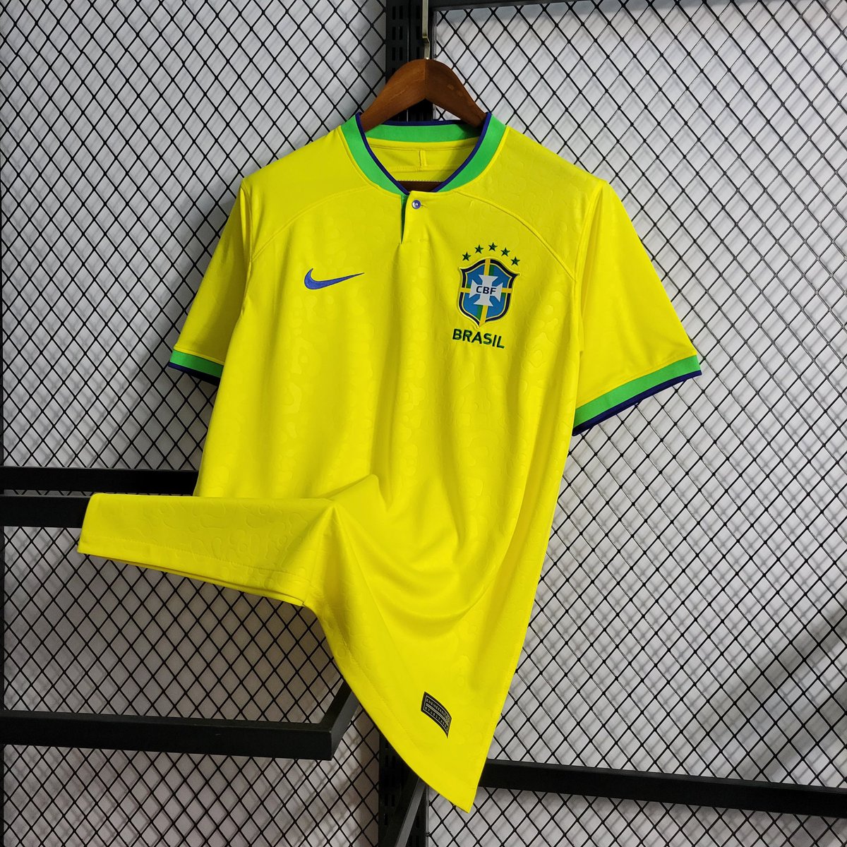 Andradeh_98's tweet image. vocês vão usar qual na copa? 🇧🇷