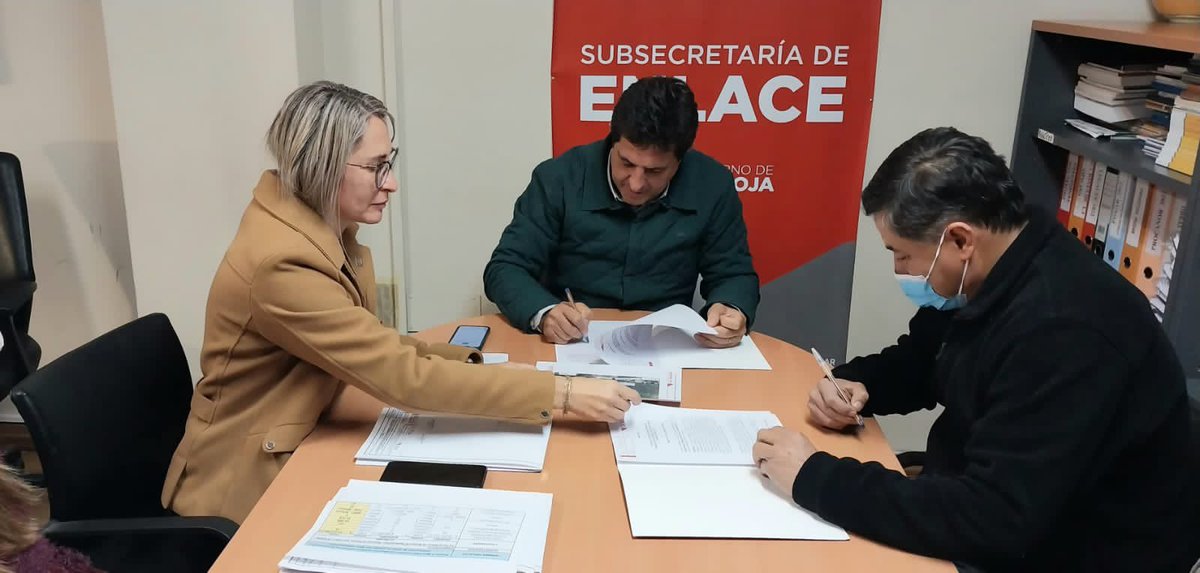 jfrejal's tweet photo. En el marco de la estrategia hídrico-productiva del Gob. @QuintelaRicardo, firmamos junto a la Subsec. @paocrespi, la ampliación del acueducto Represa de la Punta-San Isidro y La Torre-El Quebrachito, Dpto.Independencia, incorporando 16 familias, llegando así a 240 beneficiarios. https://t.co/tk2fZpdc2q