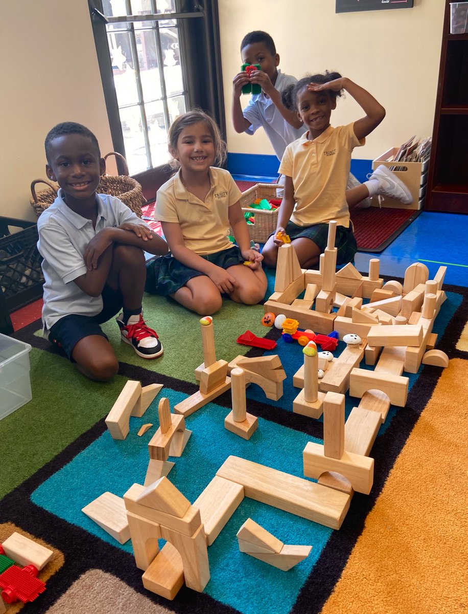 MakeSomeArt's tweet image. Free draw, construction, colorings sheets, and more— First graders keep their artistic skills flowing even after they have finished their daily project!#TrinityLearns