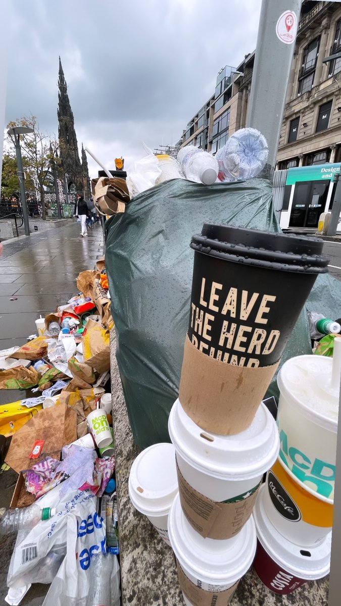 galfromburgh's tweet photo. Today I saw @on_lothianbuses bus with @EdinburghZoo slogan “JOIN THE HERD” and two days earlier coffee cup with slogan “LEAVE THE HERD”. So join, but leave. Leave, but join. Find the rights herd. #blacksheepcoffee #leavetheherd #jointheherd #edinburghbinstrikes https://t.co/sAgLUIHbPz
