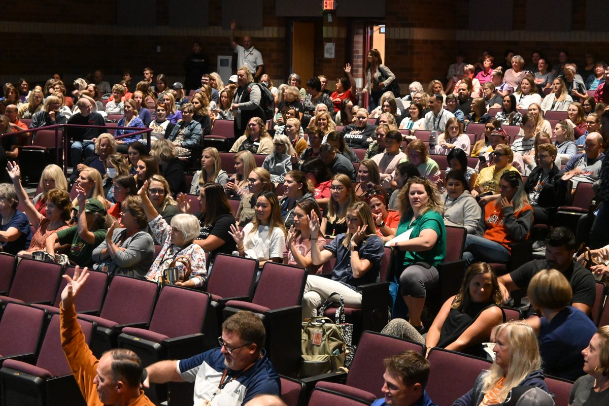 The family was back together again. What a great way to kick off the 2022-23 school year. #WinhawkProud #WhyWAPS #OneWinhawk
winonaschools.org/news/details/~…