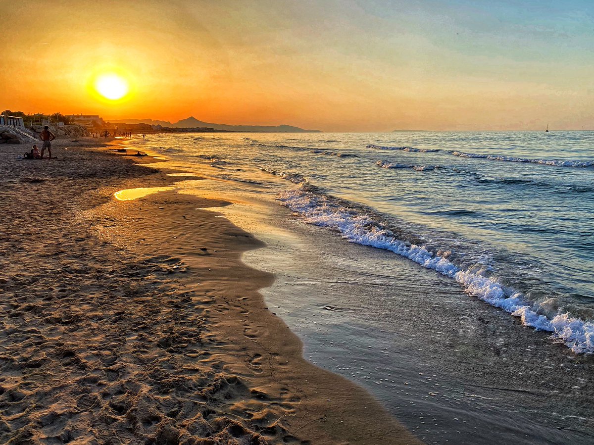 ruben_corella's tweet photo. #sunset #puestadesol #dusk #marinaalta #denia #platjes #beach #alacant #Alicante #costablanca #Turismo #septemberiscoming #spain #deveses #dehesas #paisatje #paisaje #crepusculo #comunitatvalenciana https://t.co/OWWx6xUhZk