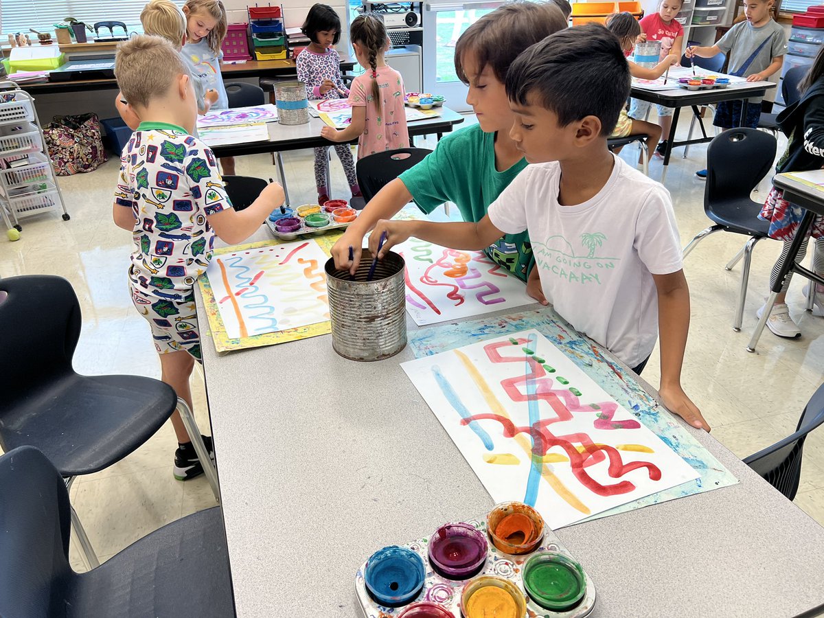 MrsSims7's tweet image. This week First Grade Artists are learning about abstract art and the artist Wassily Kandinsky. They started painting their own piece of abstract art while listening to classical music like Kandinsky! @RiverRidgeElem