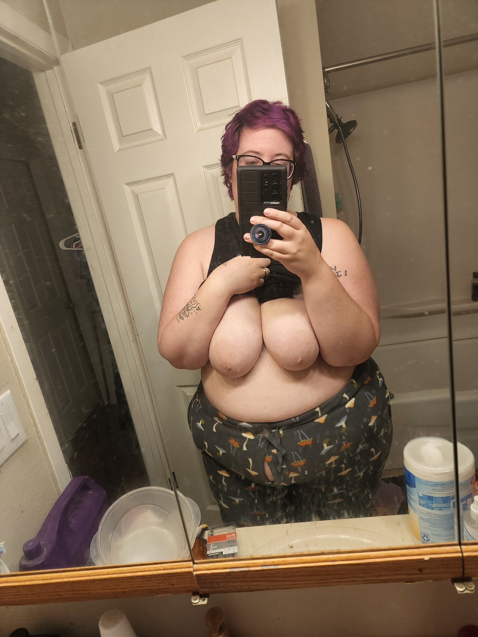 Get me to 1k followers by 11/30 and I'll post a few free trial links to my VIP onlyfans!!!!! https://t.co/krhJeimVIJ