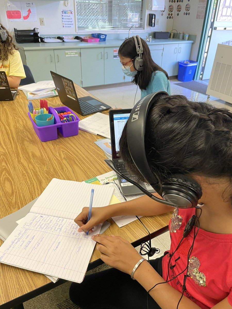 mrschingsclass's tweet photo. Learning to take/organize notes from print and video sources https://t.co/2M2H0e3FPk
