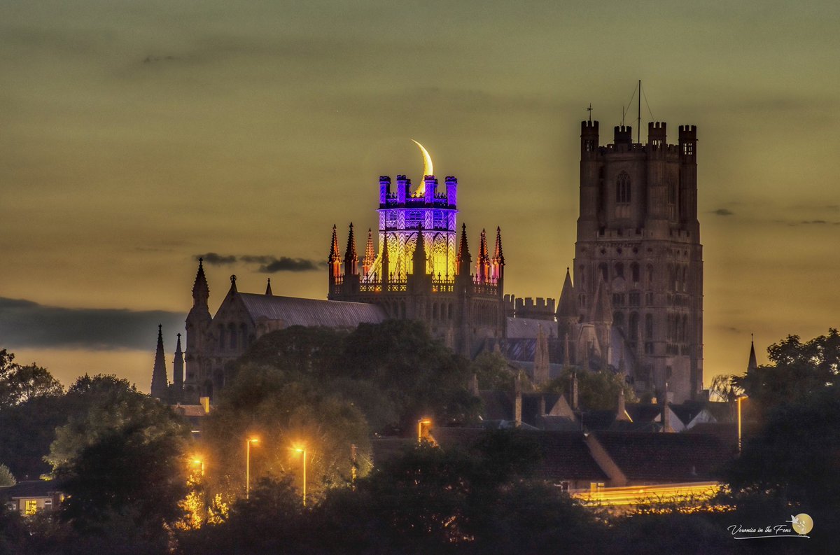VeronicaJoPo's tweet photo. The Waxing Crescent Moon setting over the magnificent @Ely_Cathedral this evening in Ely, Cambridgeshire. #LovElyCathedral https://t.co/JIL3RAgA3f