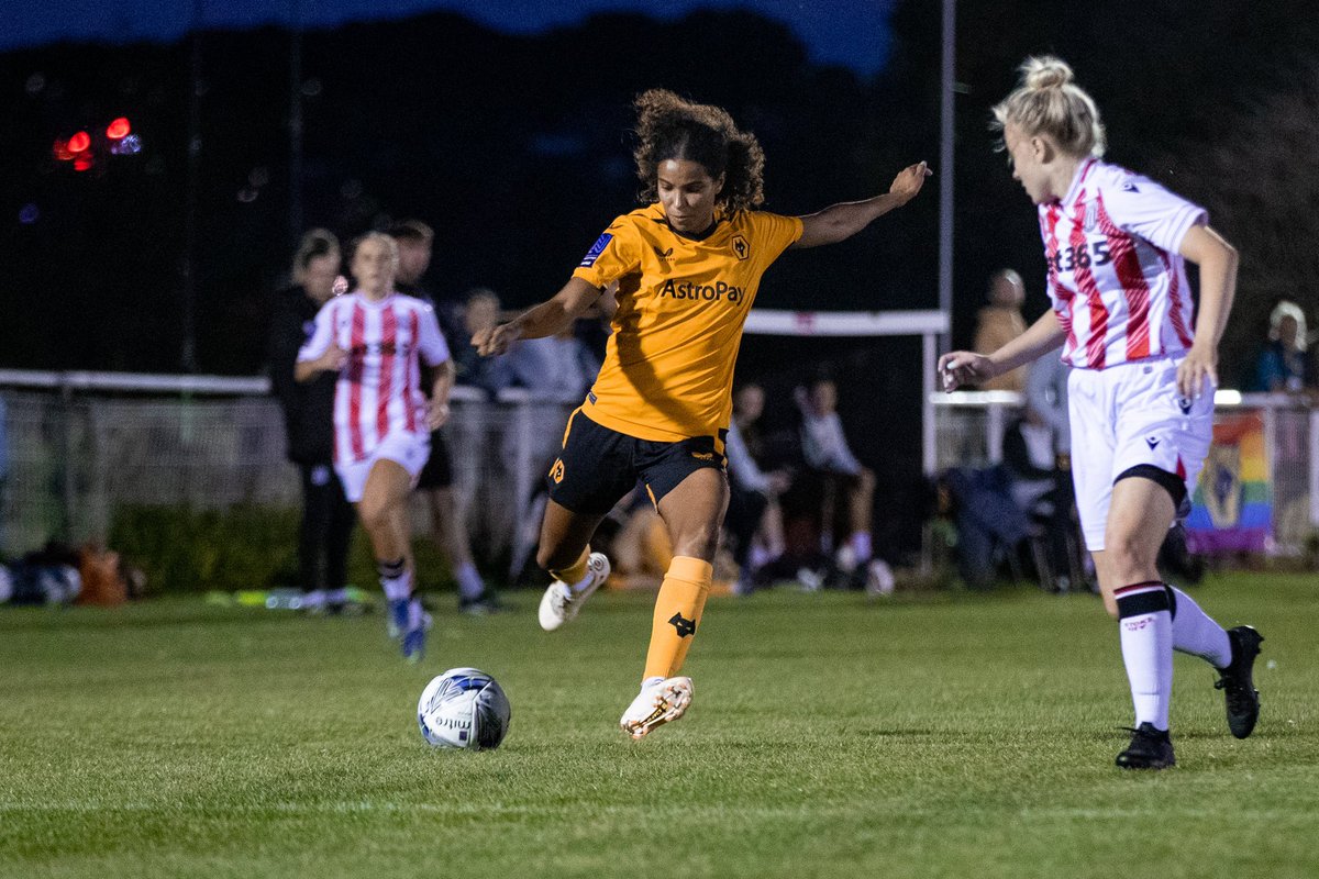 WolvesWomen's tweet photo. Off the mark with her first goal for the club @Destiney_Tsaint 🟠
#STOWOL🐺 https://t.co/T6sKnA8ekL