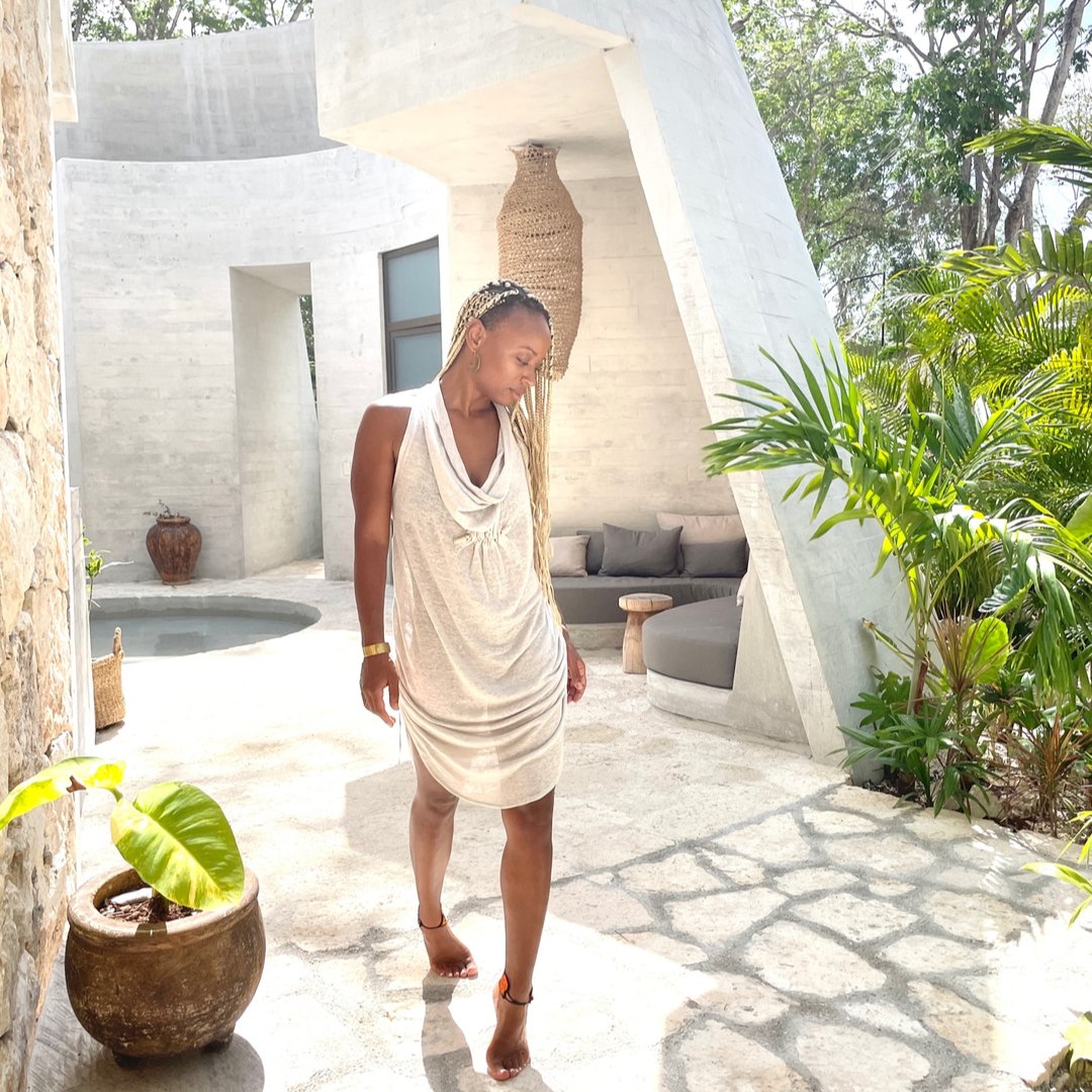 zennomad's tweet photo. The Jungle Dress, in lightweight linen.

Slip it on after yoga, over a swimsuit, or let it move with from day to night. 

Worn by @frenchtnyc at @hotelmuare tulum.

#linen #tulum #linendress #sustainablefashion #madeincanada  #sustainableliving #localmakers  #yoga #yogalife #life https://t.co/ztUaGezXfK