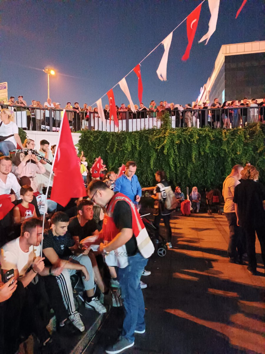 tcgaziosmanpasa's tweet photo. 30 Ağustos Zafer Bayramı etkinliklerinde halkımızın yoğun katılım gösterdiği her alanda KADES bilgilendirmelerimiz devam ediyor. https://t.co/U52X9qbUxE