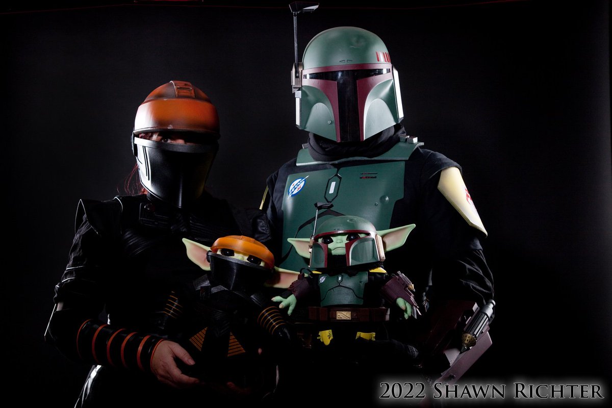 batcap50's tweet photo. Fennec and Boba.  
And children.
Photos by @KidCoulson 
#StarWars #TheMandalorian #bobafett #fennecshand
@MingNa https://t.co/OVBebLymya
