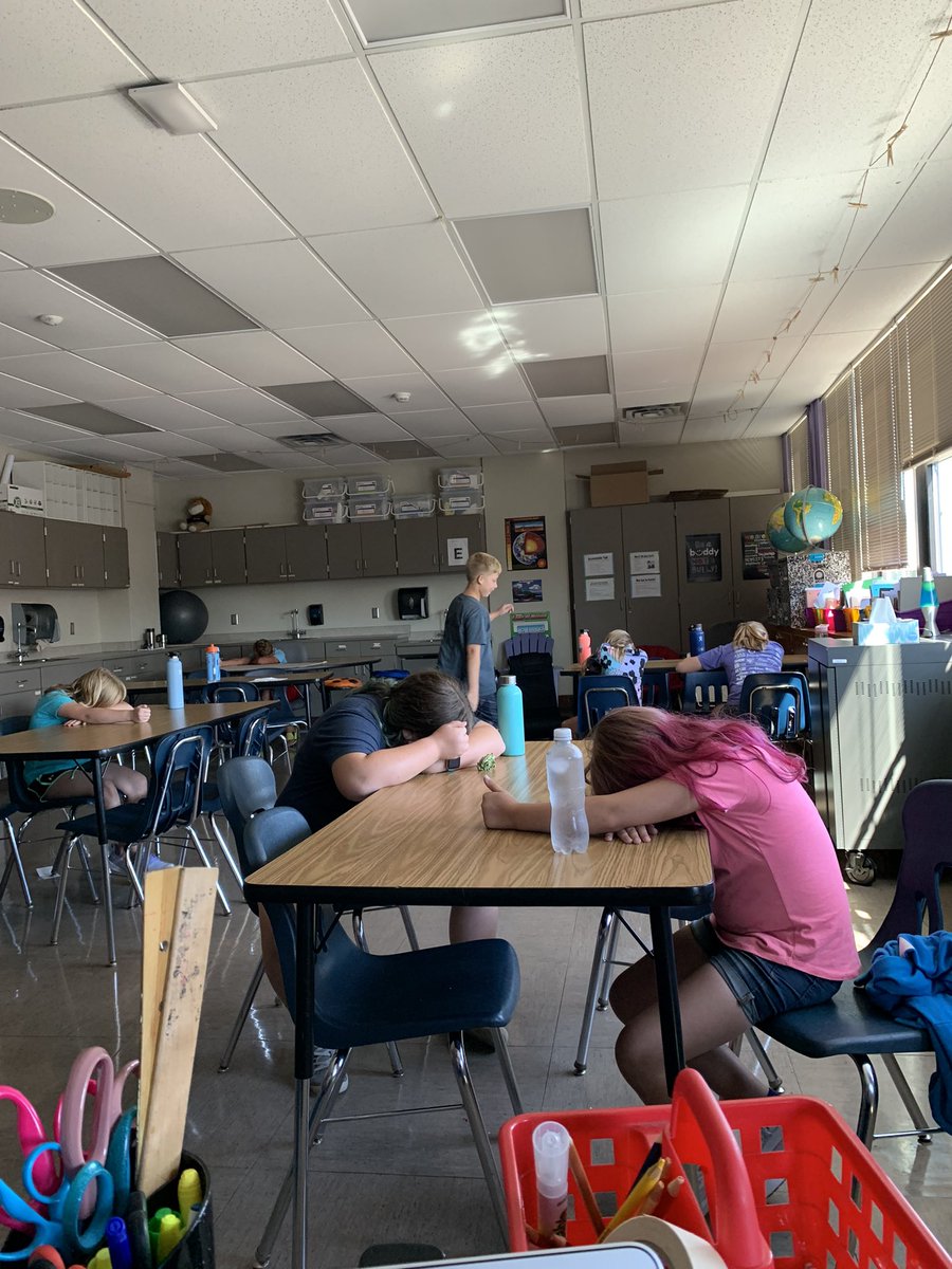 MrErmer's tweet photo. Celebrated our first birthday of the year with some cupcakes and an intense game of heads up 7 up 🎉 🧁 https://t.co/89c5ISkkPC