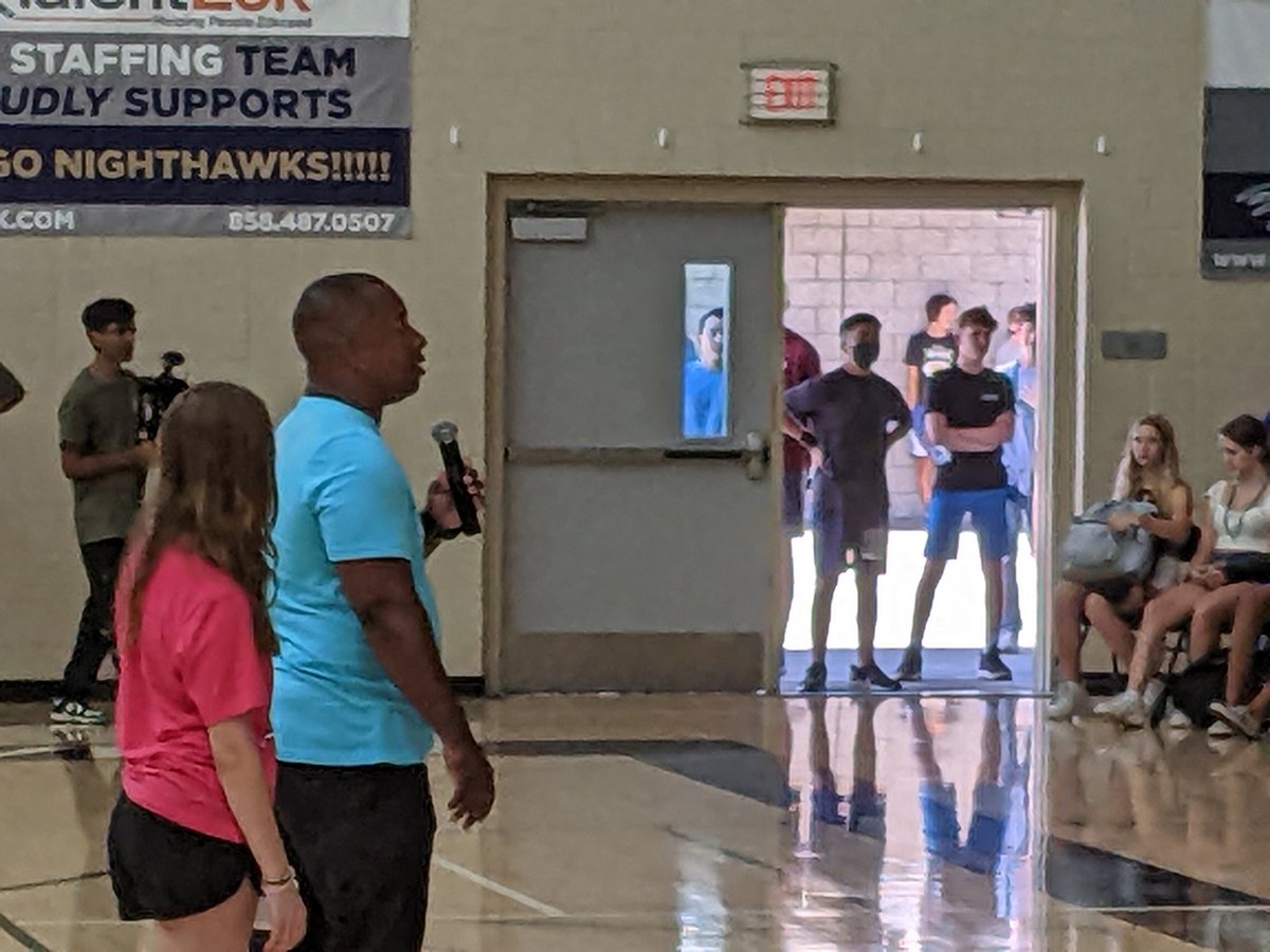 DNHSNighthawks's tweet photo. Thanks to ASB, Link Crew, Keith Hawkins for 9th Grade Unity Day at DNHS. Building belonging, connections, culture at the Nest. https://t.co/HWkCBMwwJU