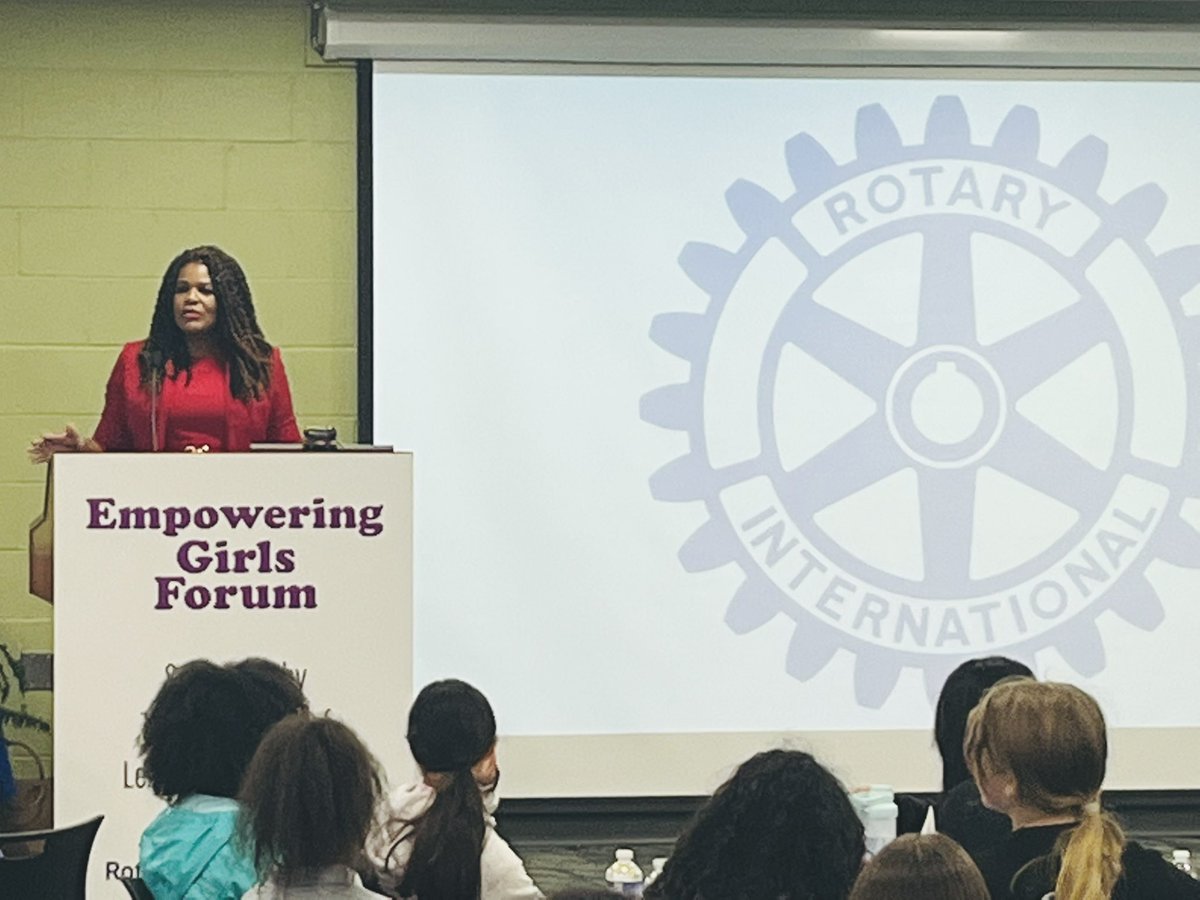 MooreMurphy76's tweet photo. I enjoy the daily work of my job but I LOVE that my job provides opportunities to speak to some amazing @FCPSKY students. Thank you to the @rotarylexky for the invite and for the hard work of the FRYSC and Counselors at Arlington, Cardinal Valley, Deep Springs, &amp; Harrison Elem. https://t.co/eUKwY3PcWu